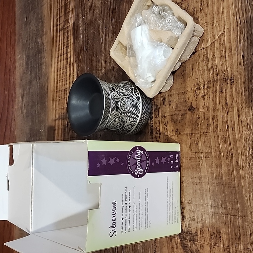 SCENTSY BRAND NEW WALL PLUG-IN